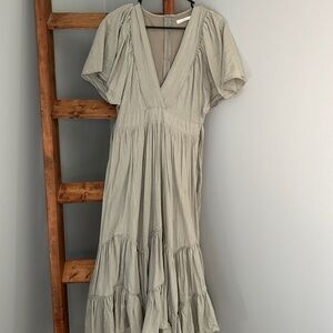 Chic V-Neck Midi Dress in Soft Gray